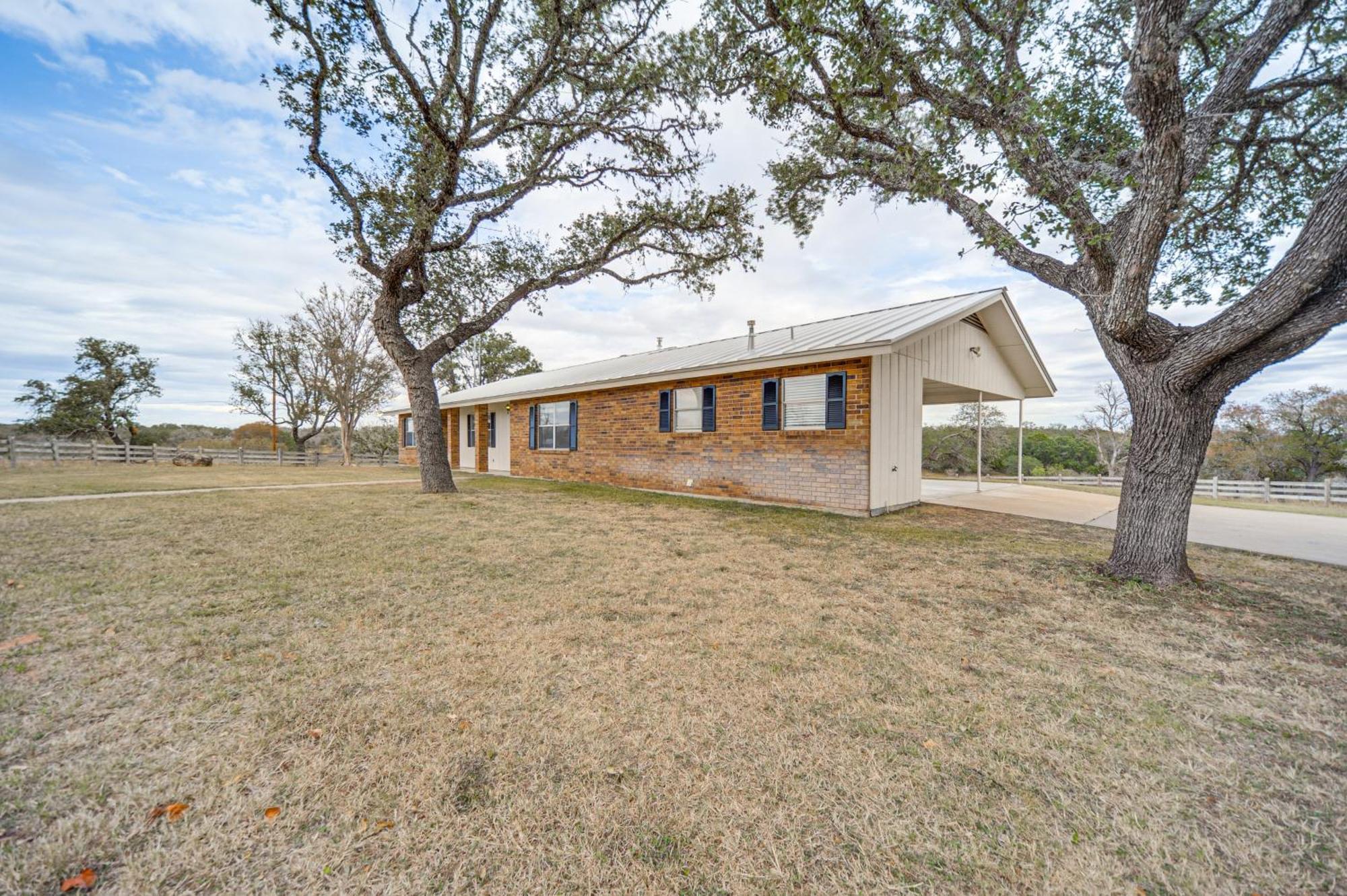 Вилла Historic Hoffmann Ranch Haus Near Wineries! Фредериксберг Экстерьер фото