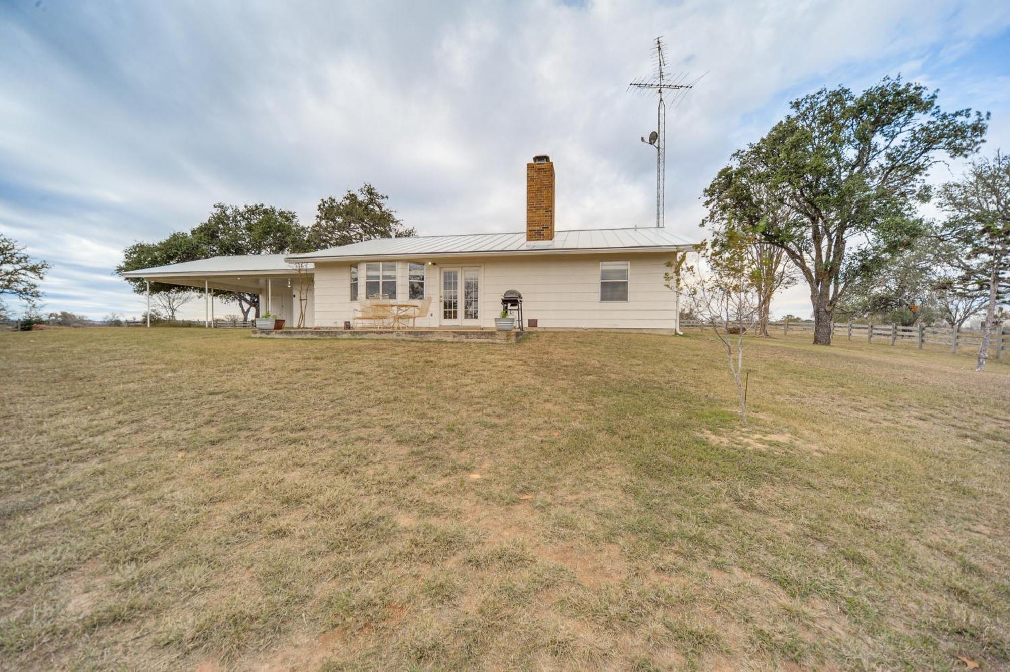 Вилла Historic Hoffmann Ranch Haus Near Wineries! Фредериксберг Экстерьер фото