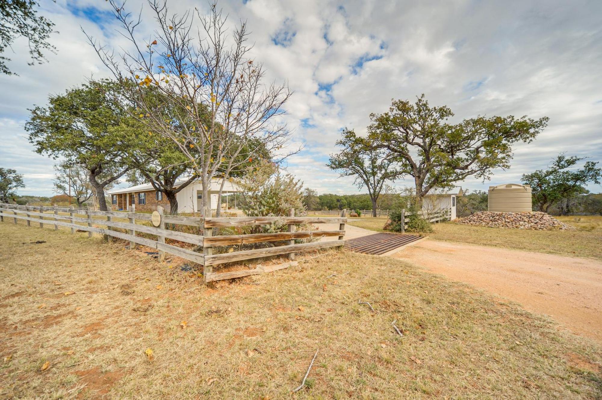 Вилла Historic Hoffmann Ranch Haus Near Wineries! Фредериксберг Экстерьер фото
